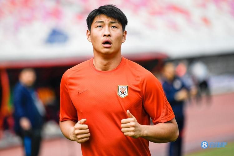 自从我们来到罗马后，我们决定让一些年轻球员每天和一线队一起训练，另一些球员则是每周和我们训练一次。